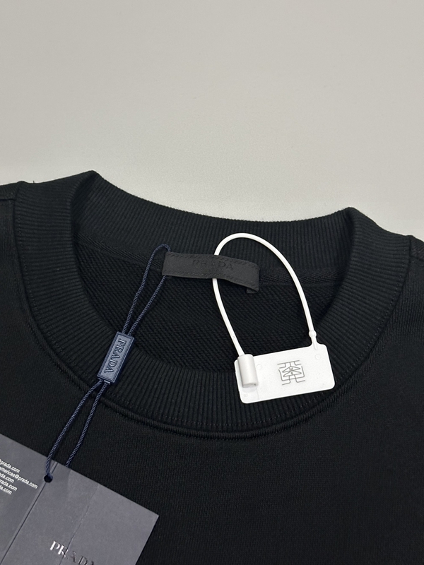 ブランドパーカー側面デザイン